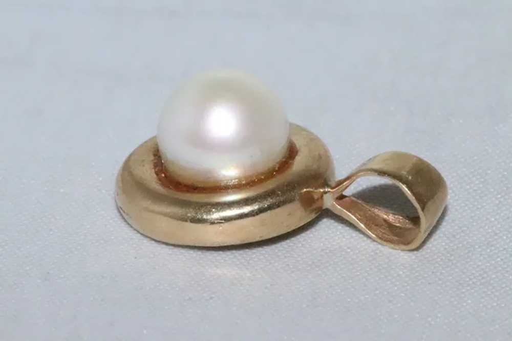 14 KT Gold Cultured Pearl Stone Pendant - image 2