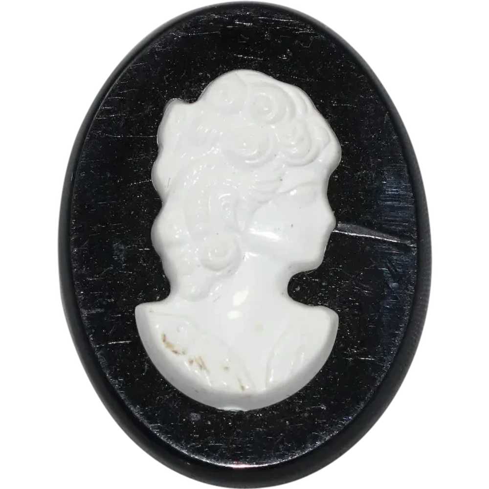 Vintage Black and White Cameo Brooch - image 1