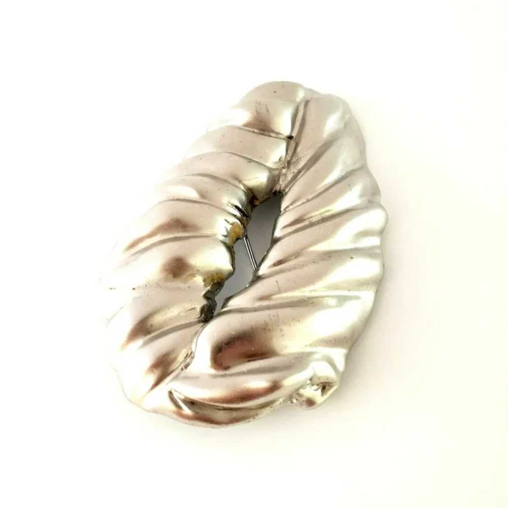 Huge Ciner Abstract Brushed Silver Plated Shell B… - image 8