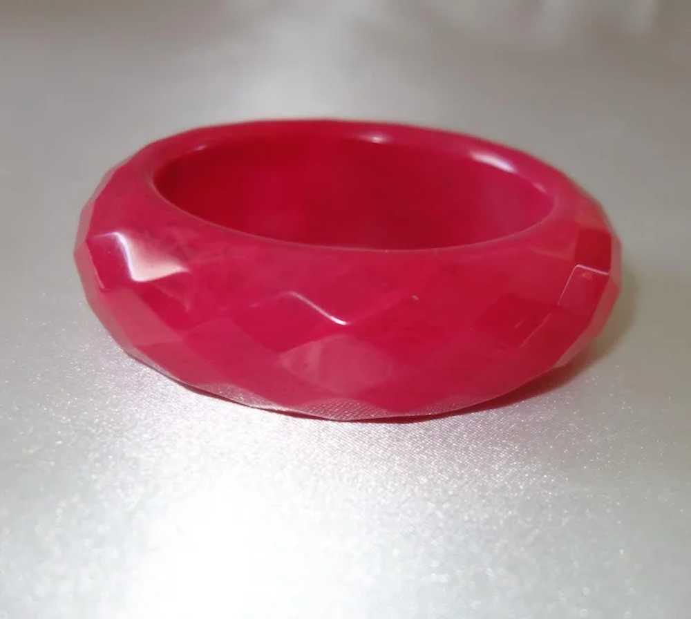 Vintage Faceted Marbled Pink Lucite Bangle Bracel… - image 2
