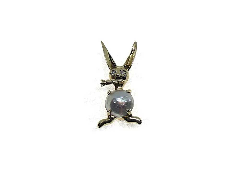 14K Yellow Gold Diamond & Pearl Rabbit Munching o… - image 2