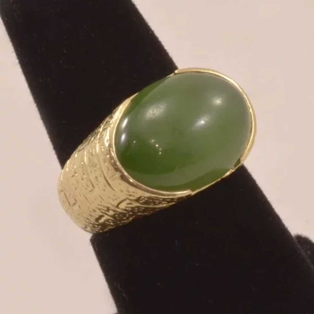 Dramatic 14K Gold and Jade Vintage Ring - image 3
