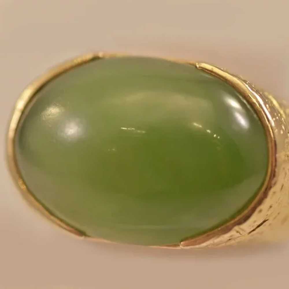 Dramatic 14K Gold and Jade Vintage Ring - image 7