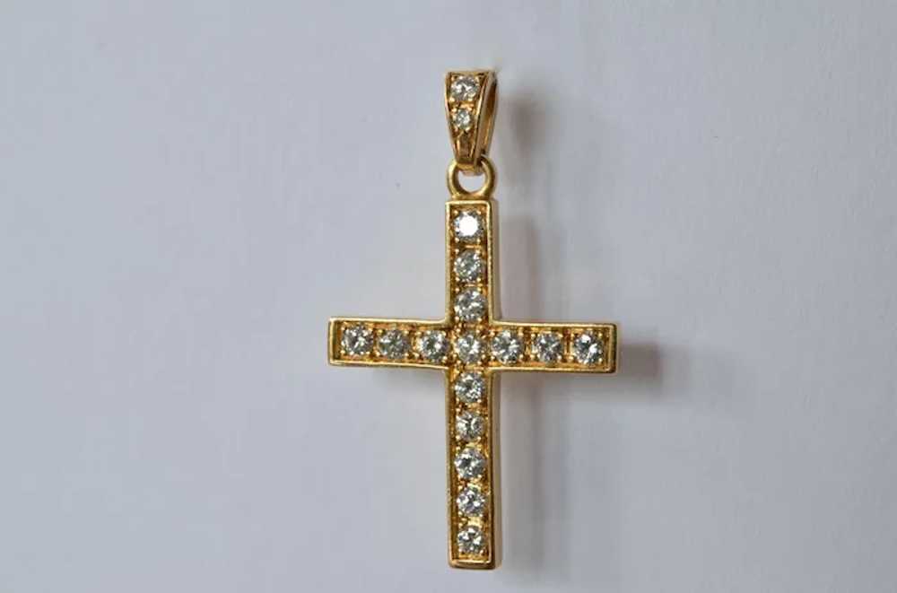 A vintage 18 ct. gold diamond set pendant cross, … - image 2