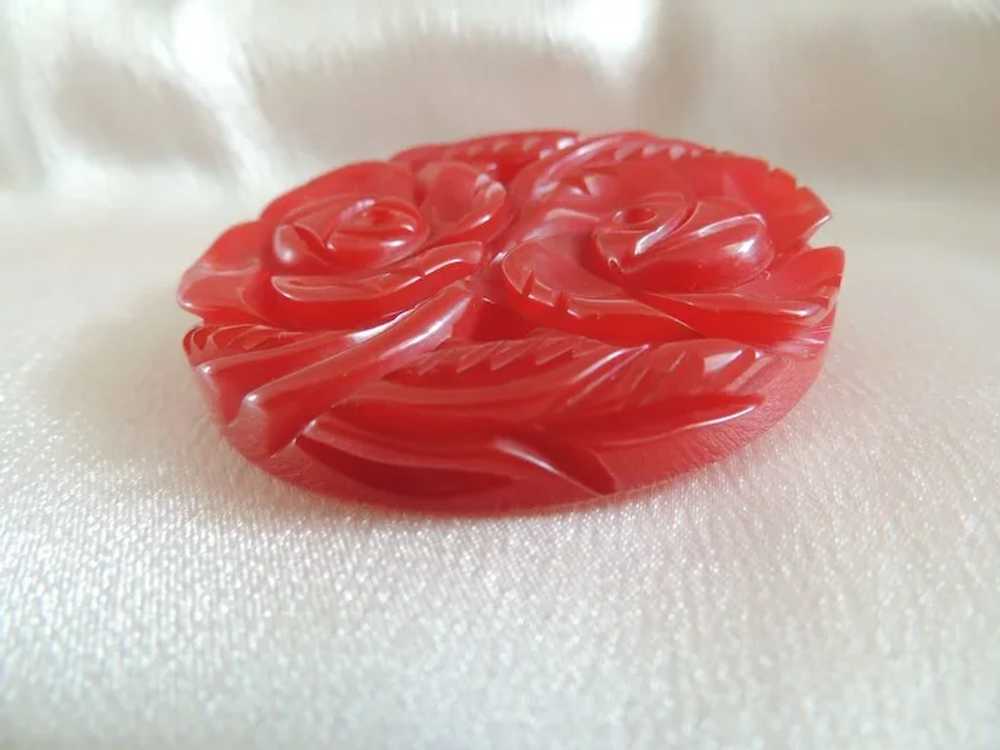 Bakelite Pin Carved Red Chunky Reticulated 1940’s - image 2
