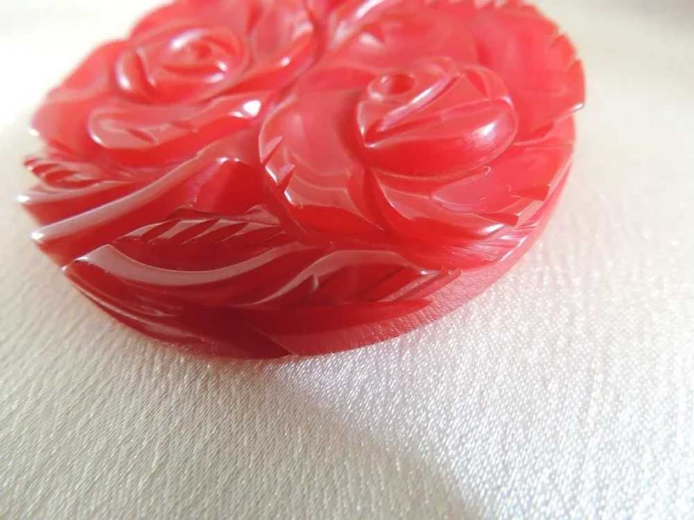 Bakelite Pin Carved Red Chunky Reticulated 1940’s - image 3
