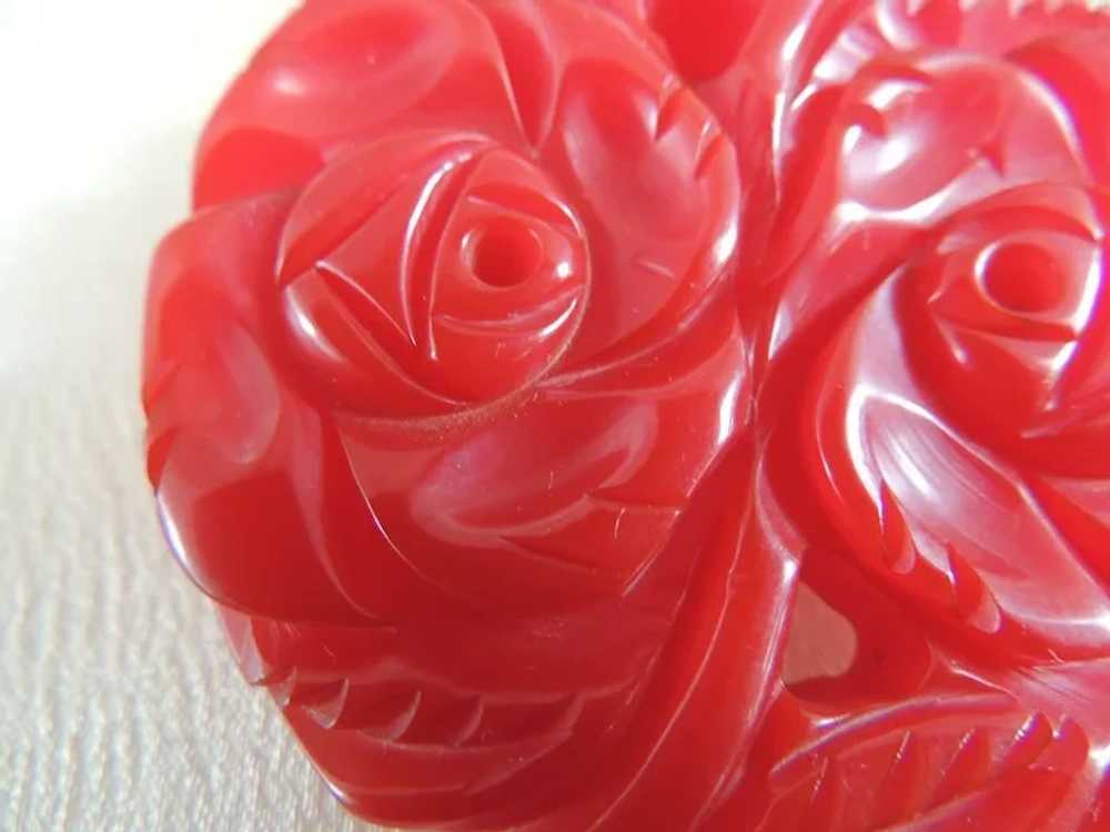 Bakelite Pin Carved Red Chunky Reticulated 1940’s - image 4