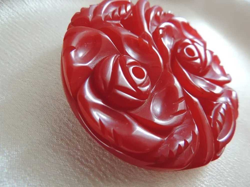 Bakelite Pin Carved Red Chunky Reticulated 1940’s - image 6
