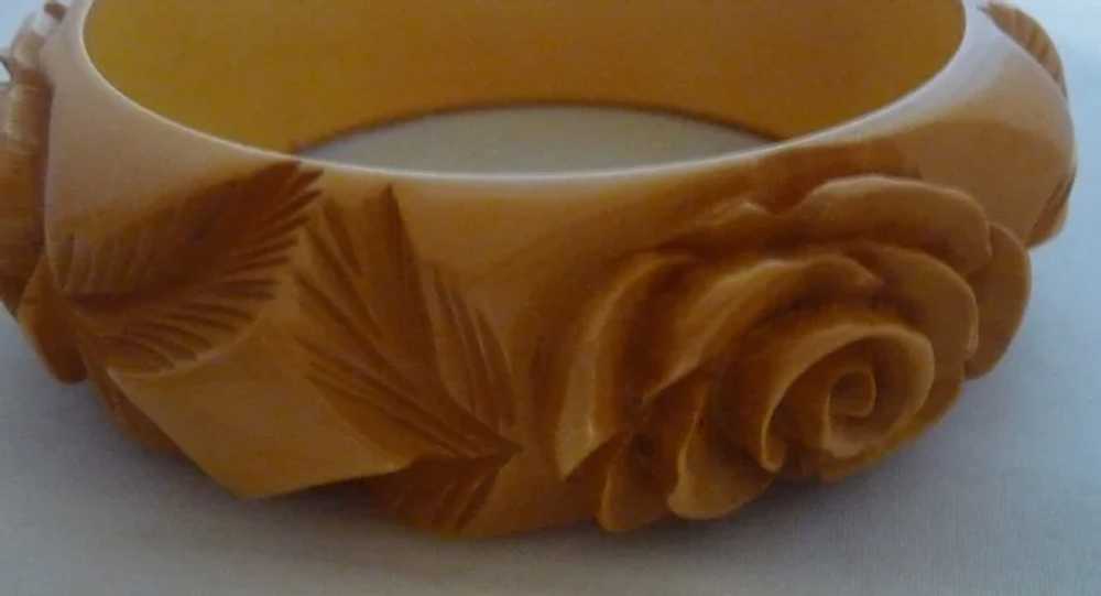 Gorgeous Chunky Heavily Carved Bakelite Roses Lea… - image 10