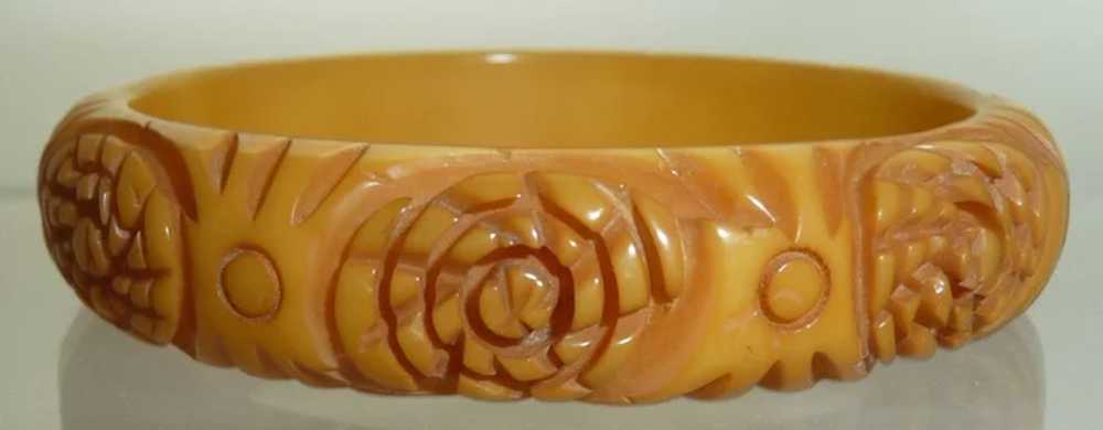 Vintage 1940's Bakelite Heavily Deeply Carved Flo… - image 2