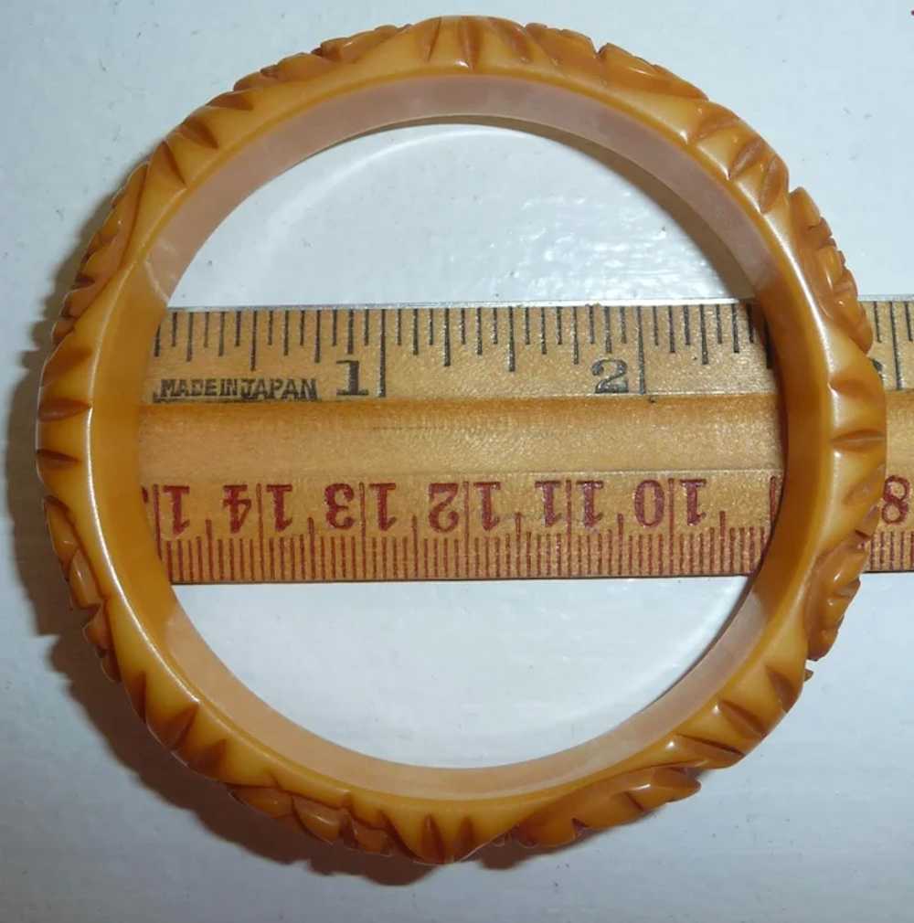 Vintage 1940's Bakelite Heavily Deeply Carved Flo… - image 3