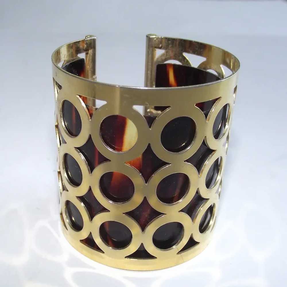 Mid-Century Trifari Wide Bangle with Tortoise Lin… - image 6