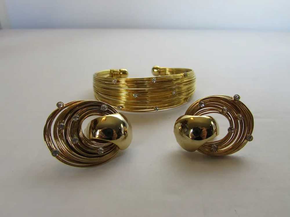 Mid-Century Modern Gold Tone Wire Bracelet and Ea… - image 7