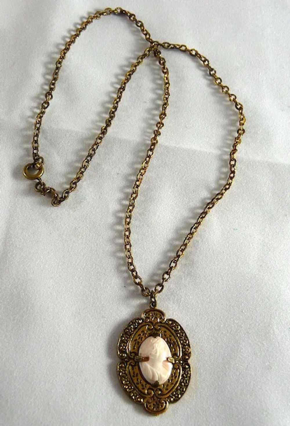 Vintage Shell Cameo Pendant in Brass Setting - image 2