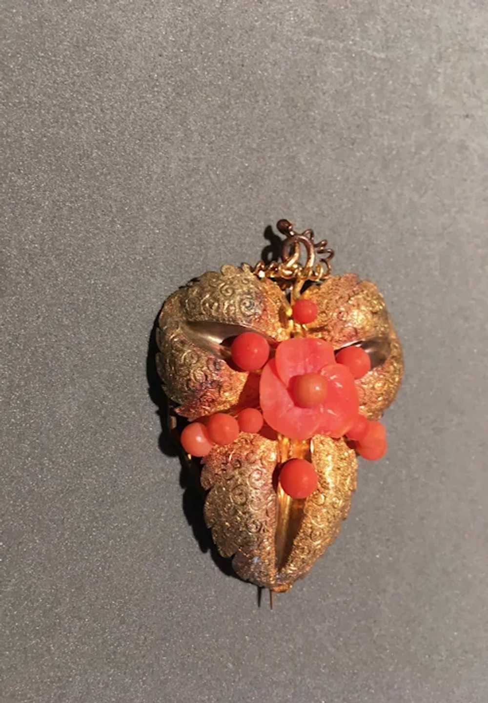 Victorian Coral & Gold Brooch - image 4