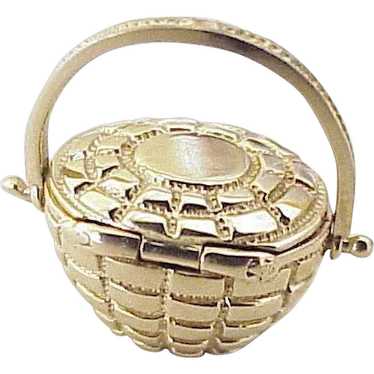Vintage Moving Nantucket Basket Charm 14K Gold Th… - image 1