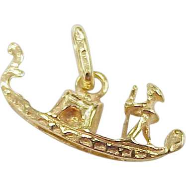 Vintage 18k Gold Charm ~ Gondola, Three Dimensiona