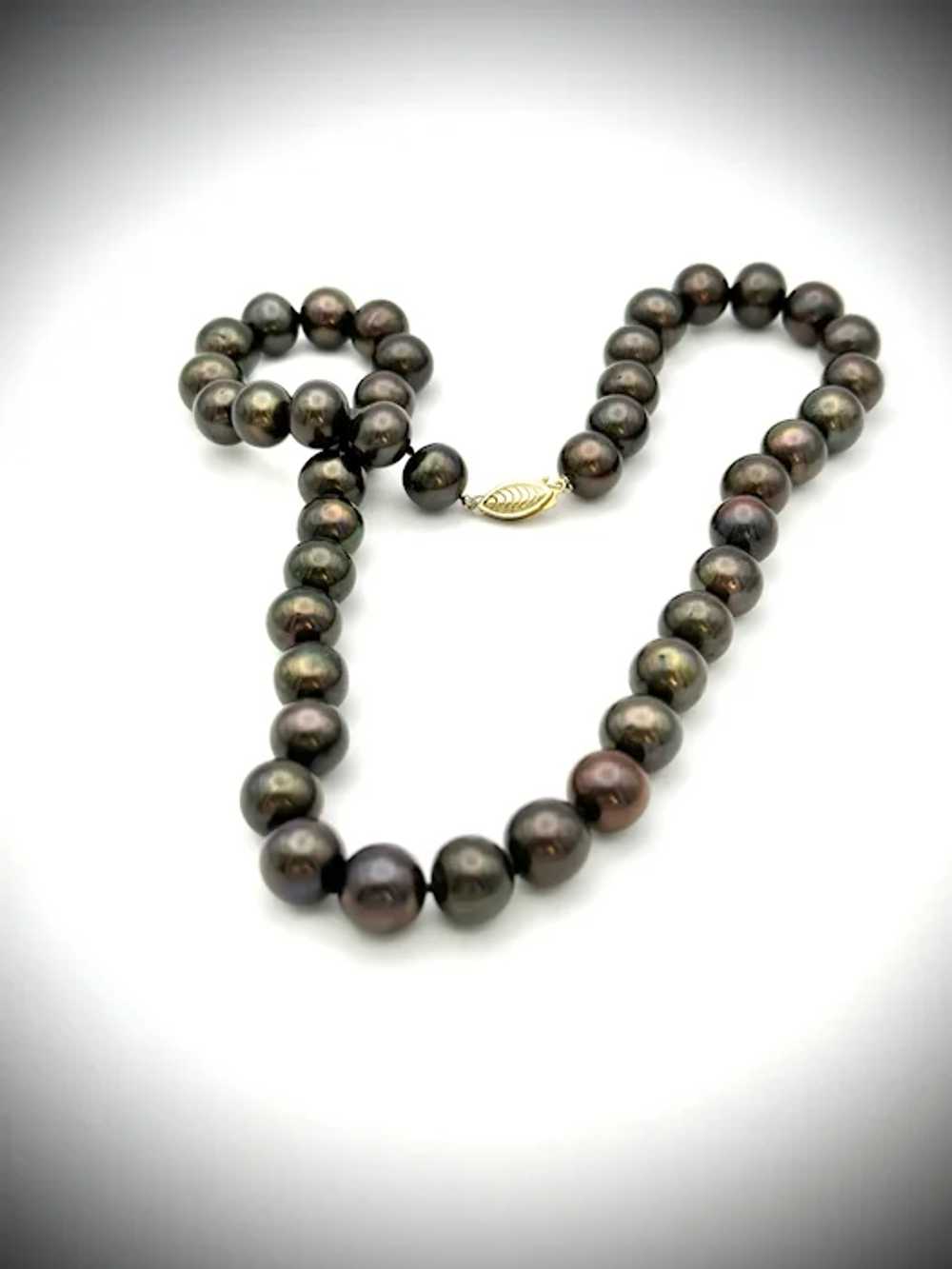 Ladies 14kt Vintage cultured chocolate pearls. - image 7