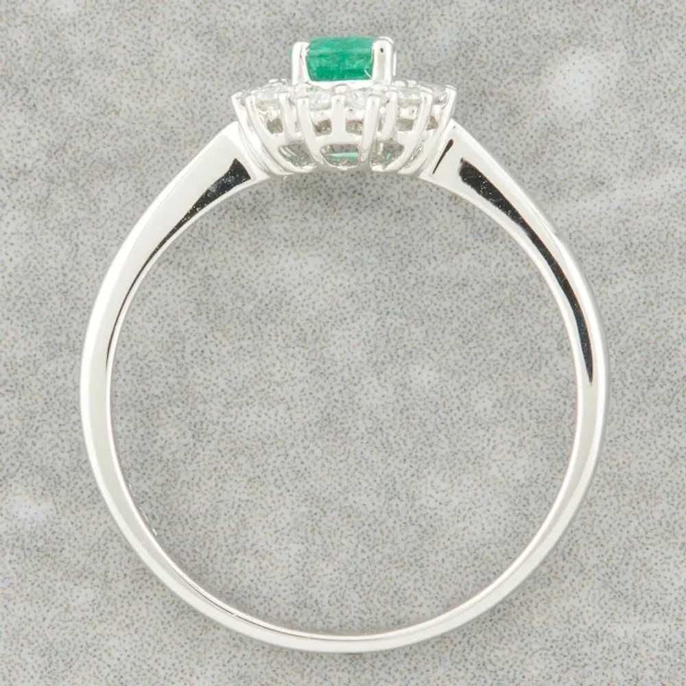 18ct White Gold 0.40 Carat Emerald and Diamond Cl… - image 6