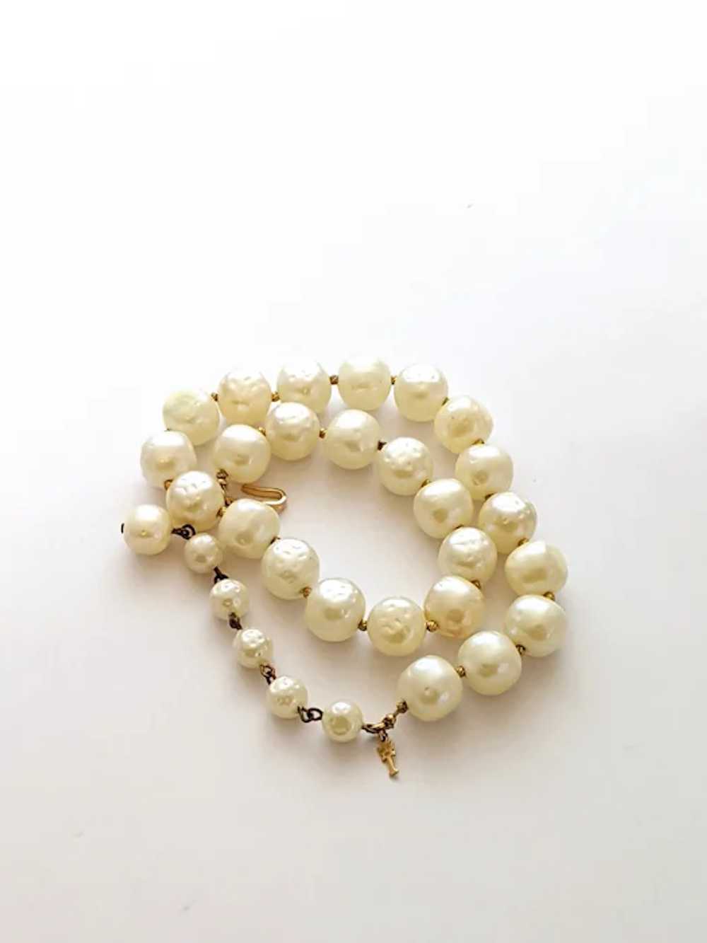 Crown Trifari Short Pearl Choker Necklace - image 4