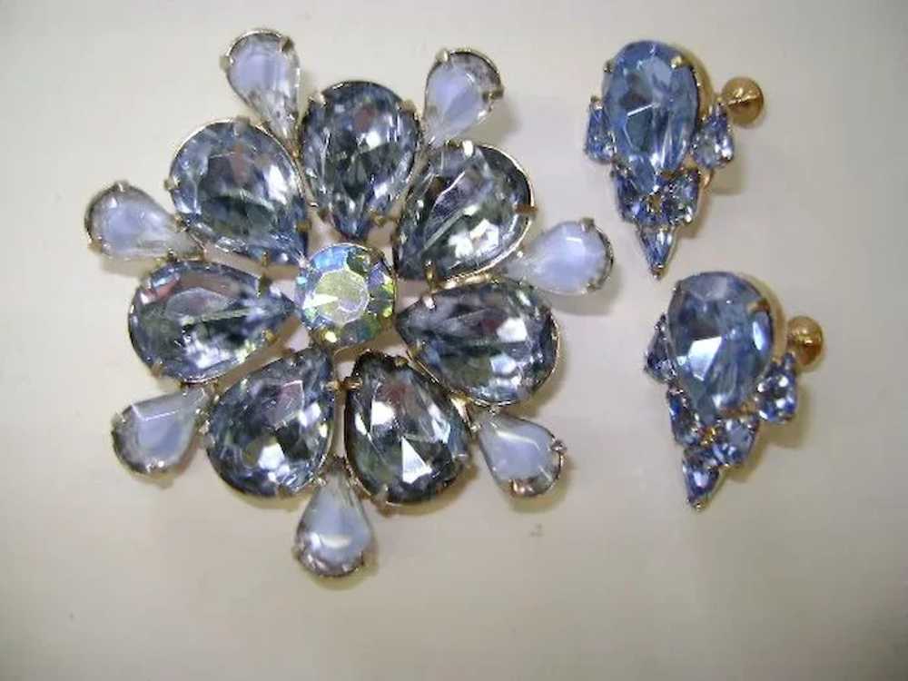 VINTAGE Bright Blue Brooch and Earring Pretty Sky - Gem