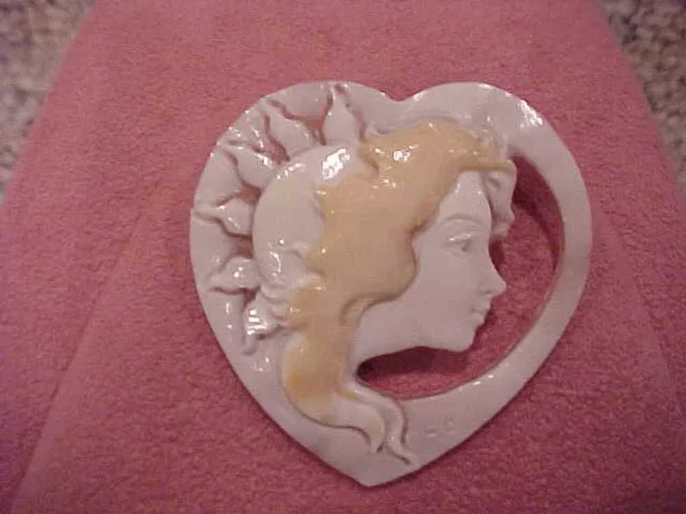 Three-Color Cameo - 1985 - Signed - "Lady and the… - image 1