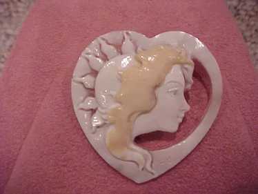 Three-Color Cameo - 1985 - Signed - "Lady and the… - image 1