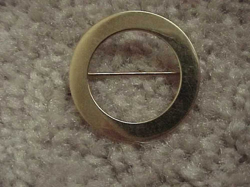 Circular Brooch - "O-Shaped" - 14KG - Plain & Ele… - image 1