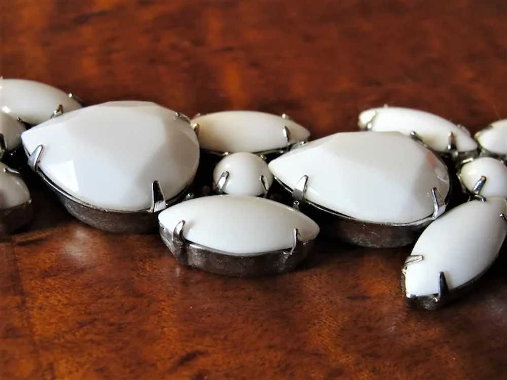 Vintage Weiss Bracelet with White Milk Glass Ston… - image 4