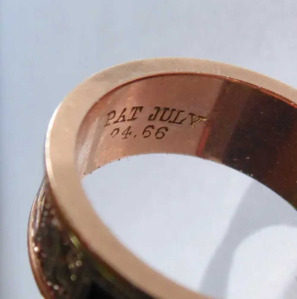 15k Rose Gold Memorial Ring Engraved Enamel 'SADI… - image 11