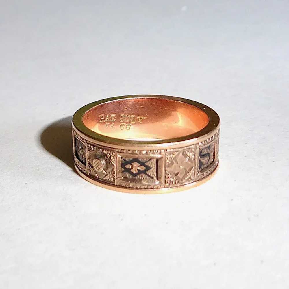 15k Rose Gold Memorial Ring Engraved Enamel 'SADI… - image 6