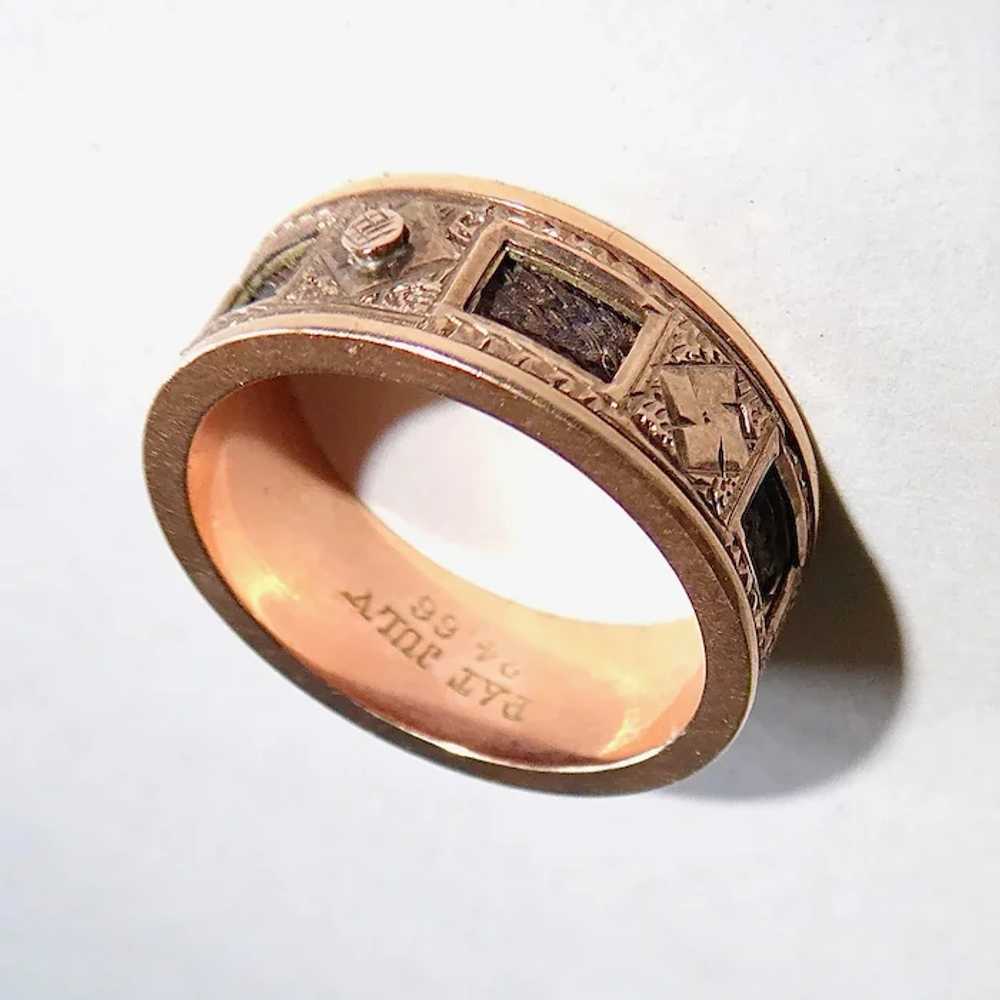 15k Rose Gold Memorial Ring Engraved Enamel 'SADI… - image 8