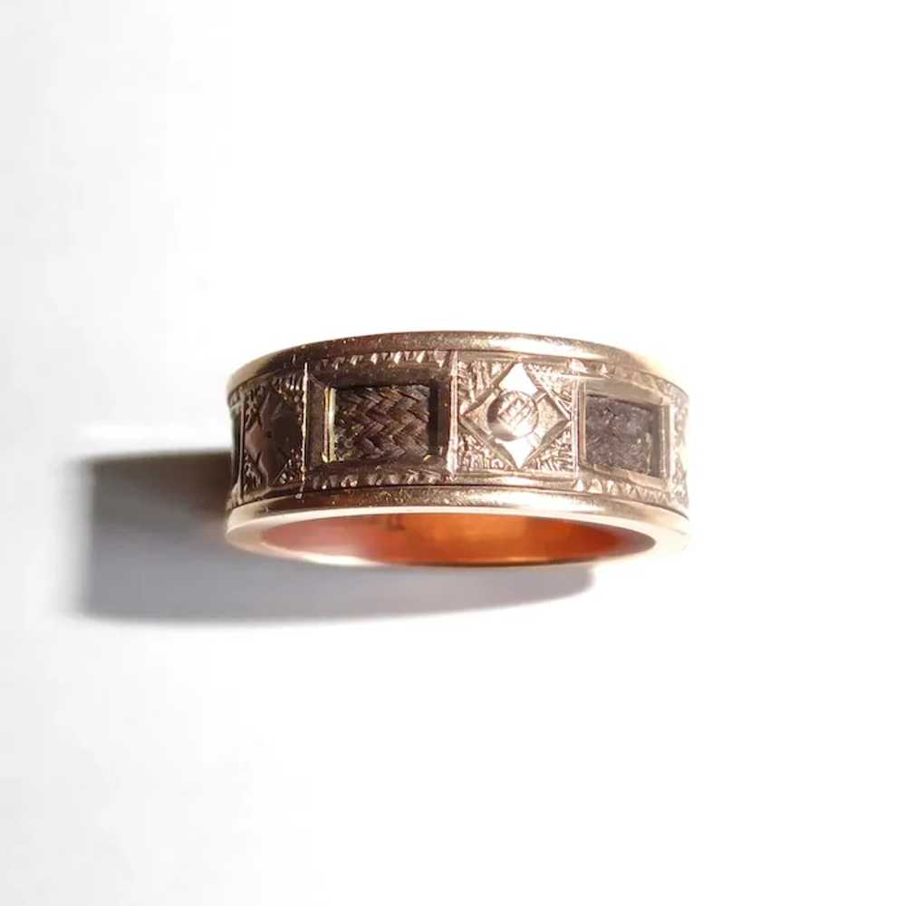 15k Rose Gold Memorial Ring Engraved Enamel 'SADI… - image 9