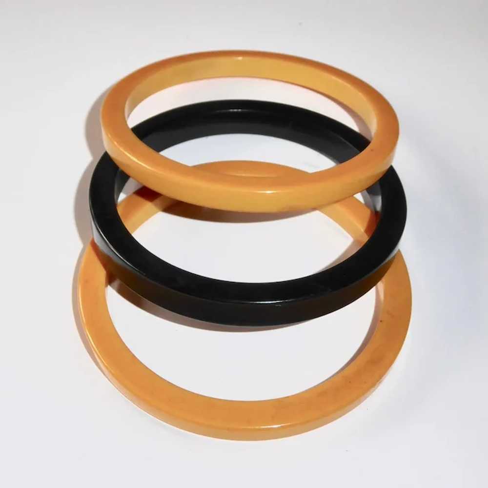 Set of 3 Bakelite Bracelets in Creamed Corn & Bla… - image 2