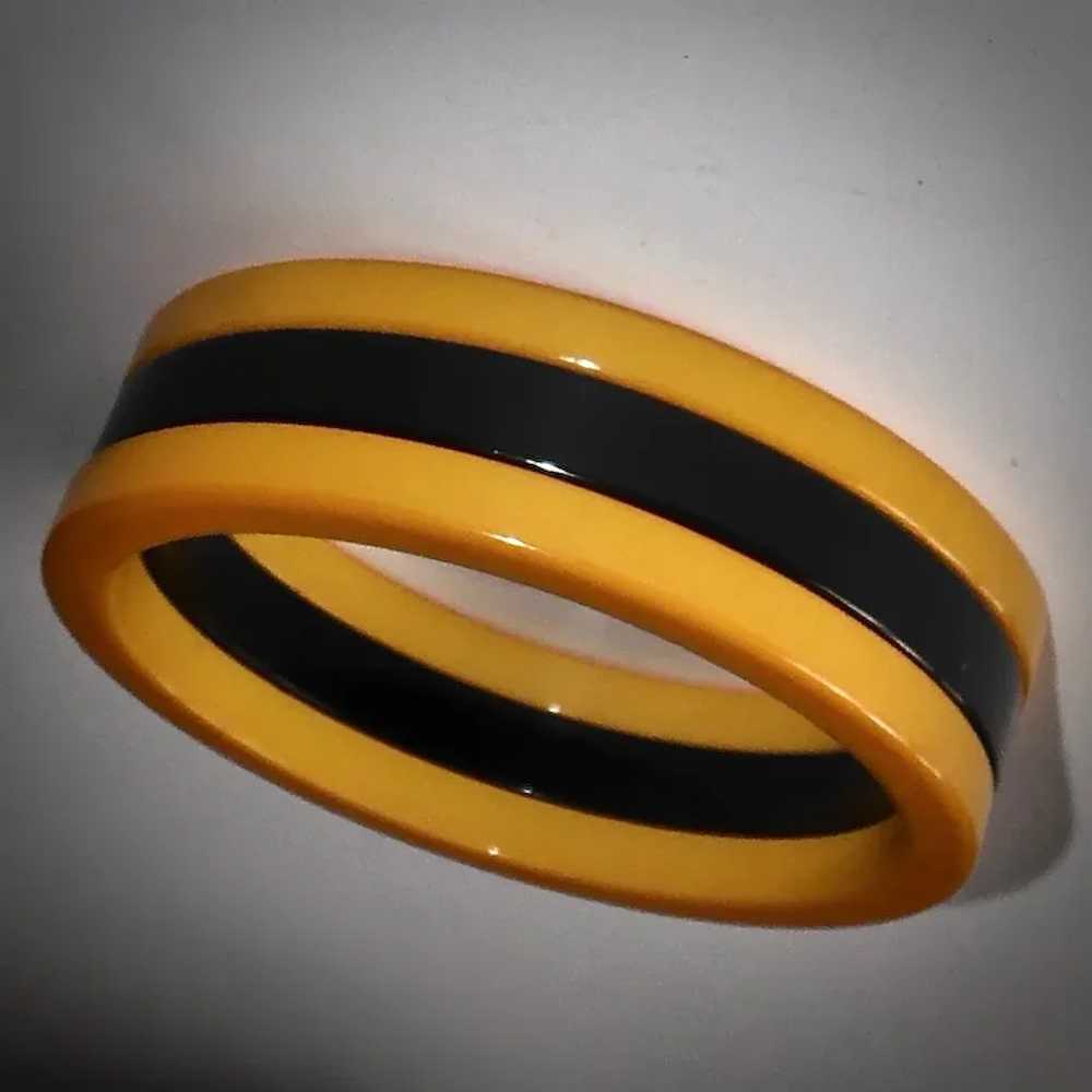 Set of 3 Bakelite Bracelets in Creamed Corn & Bla… - image 9