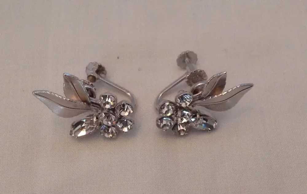 Krementz silvertone and rhinestone screw back ear… - image 4