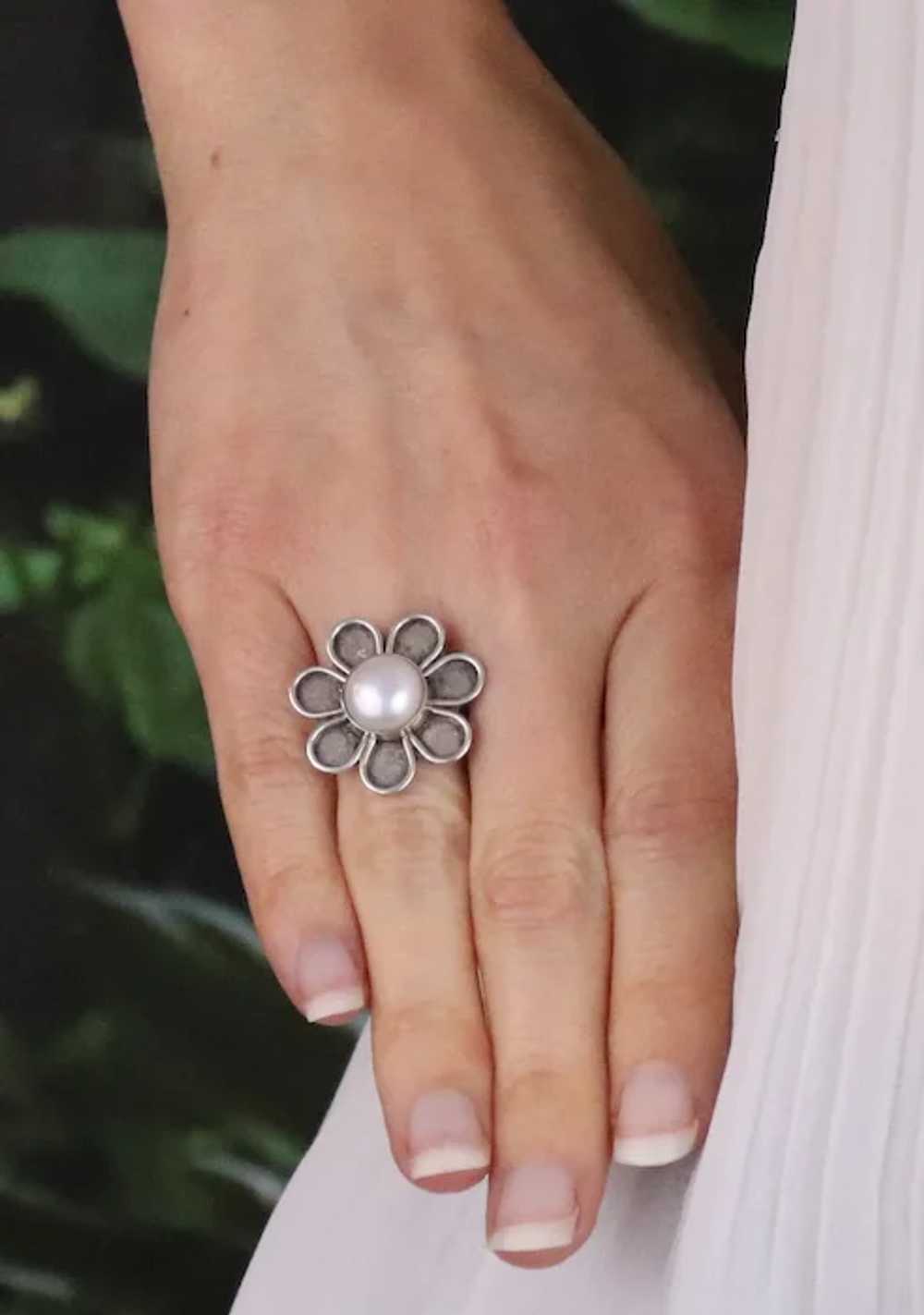 Sterling Silver Cultured Pearl Flower Ring size 6… - image 2