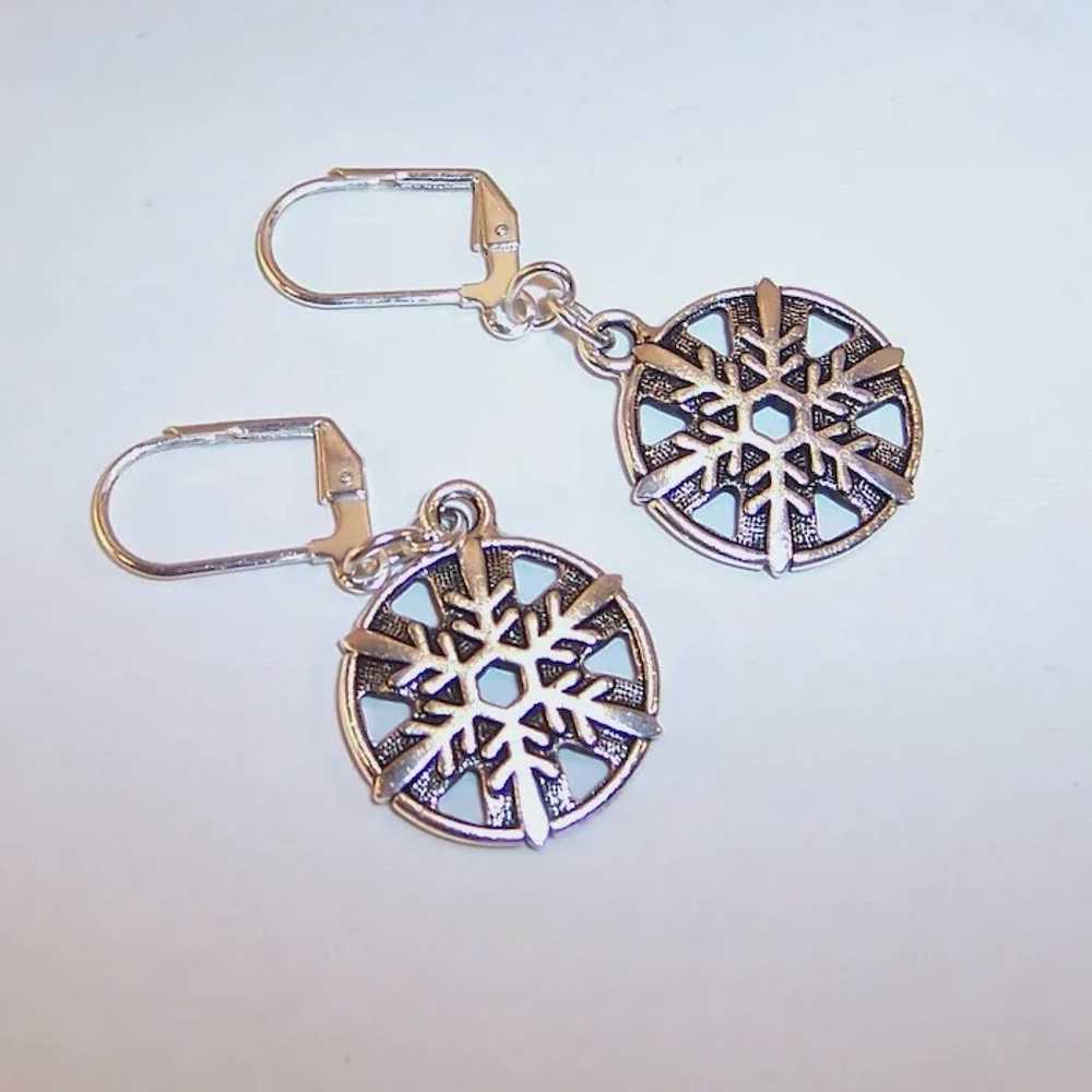 Silver-Plated Snow Flake Lever Backed Earrings - image 7