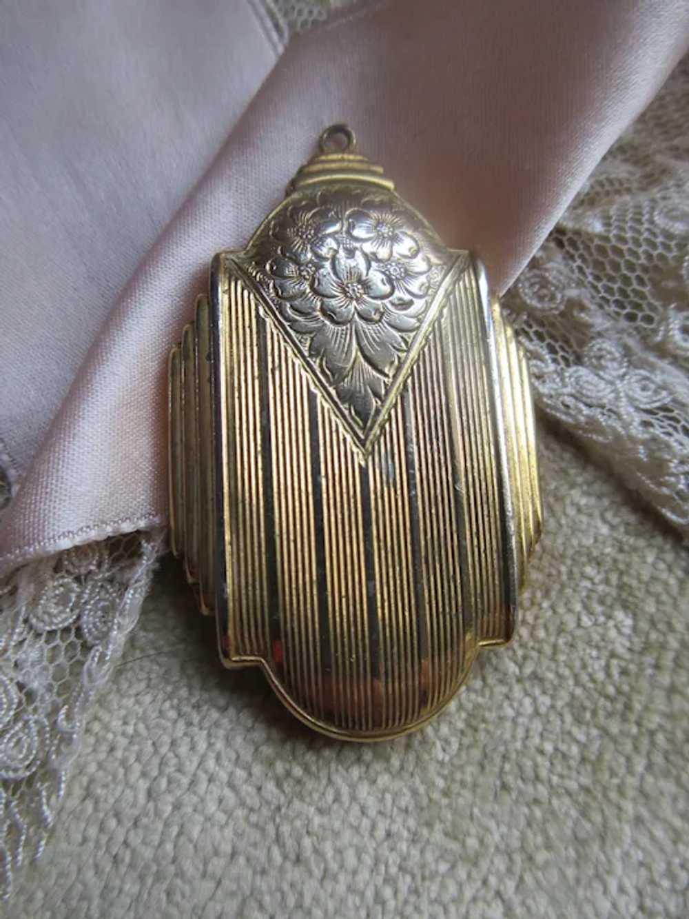 Older Vintage Evans Locket in Gold Fill - image 2