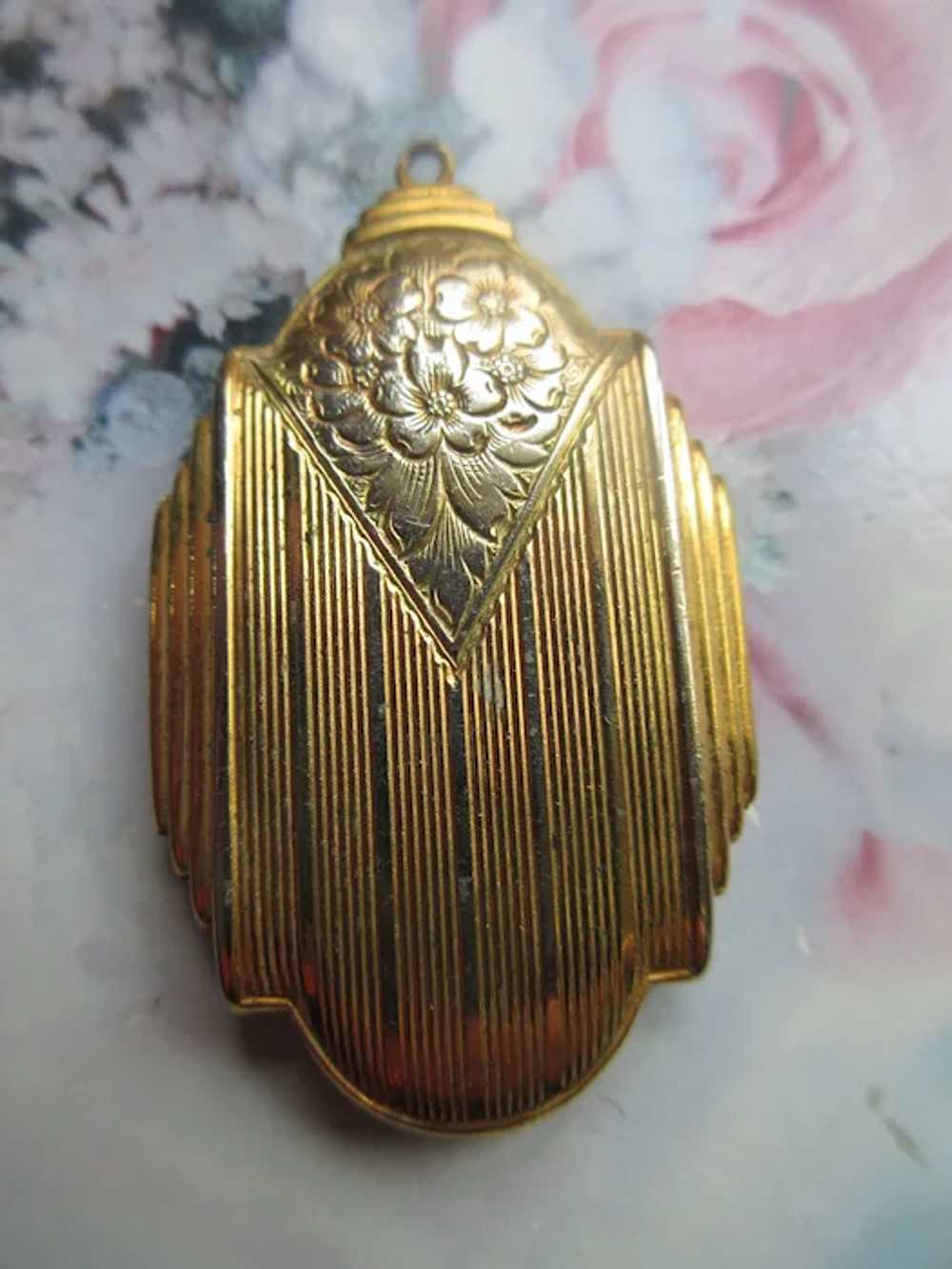 Older Vintage Evans Locket in Gold Fill - image 3