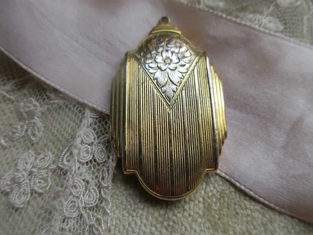 Older Vintage Evans Locket in Gold Fill - image 5