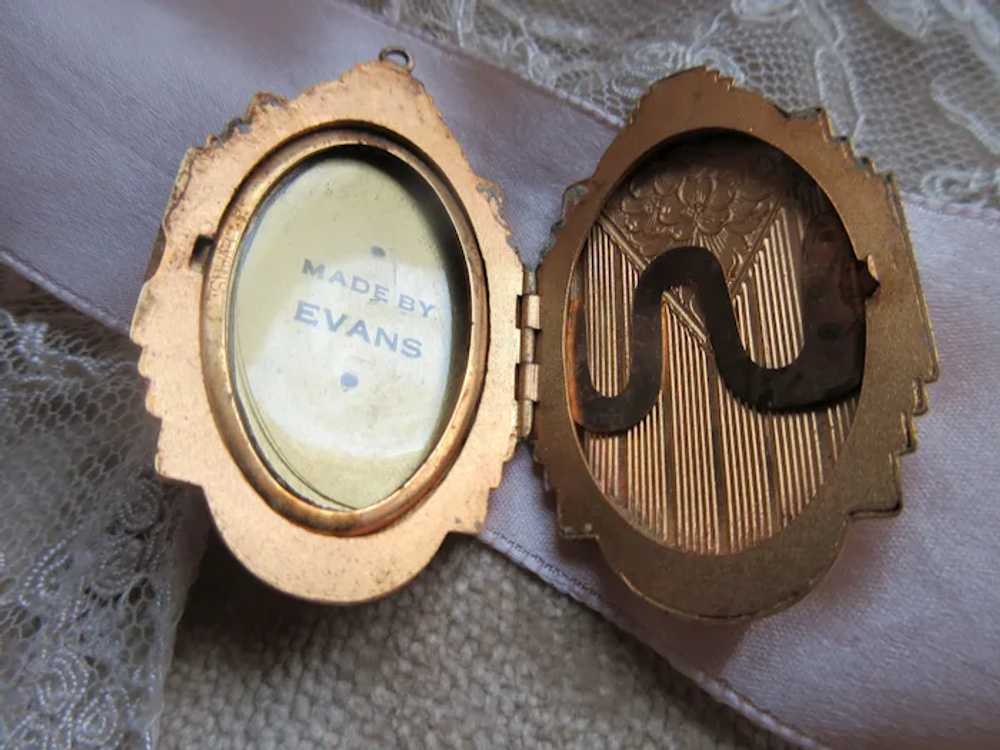 Older Vintage Evans Locket in Gold Fill - image 7