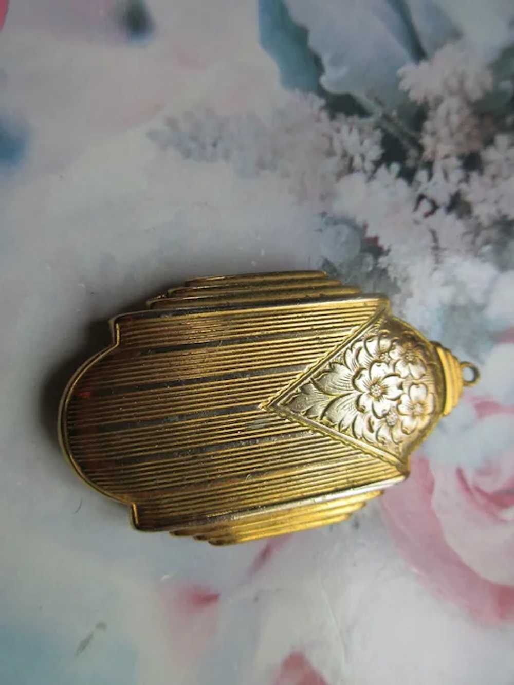 Older Vintage Evans Locket in Gold Fill - image 8