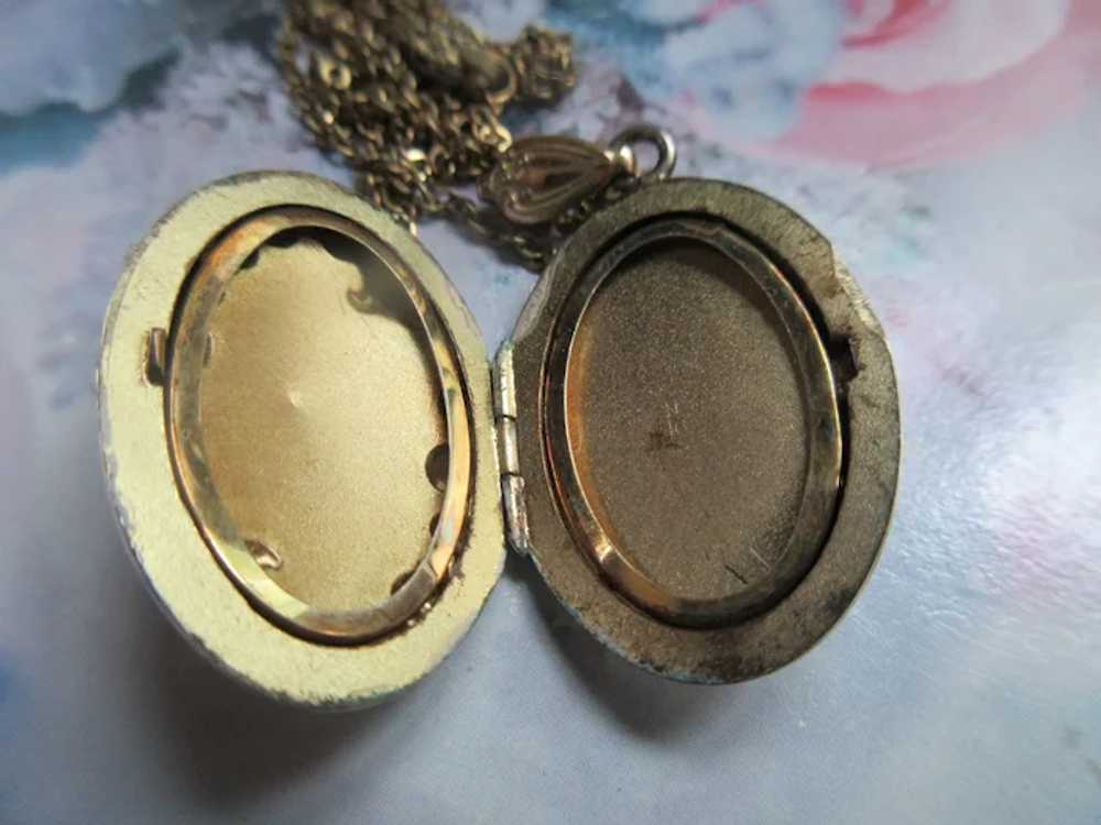 Older Vintage Picture Locket Necklace in Gold Fill - image 5