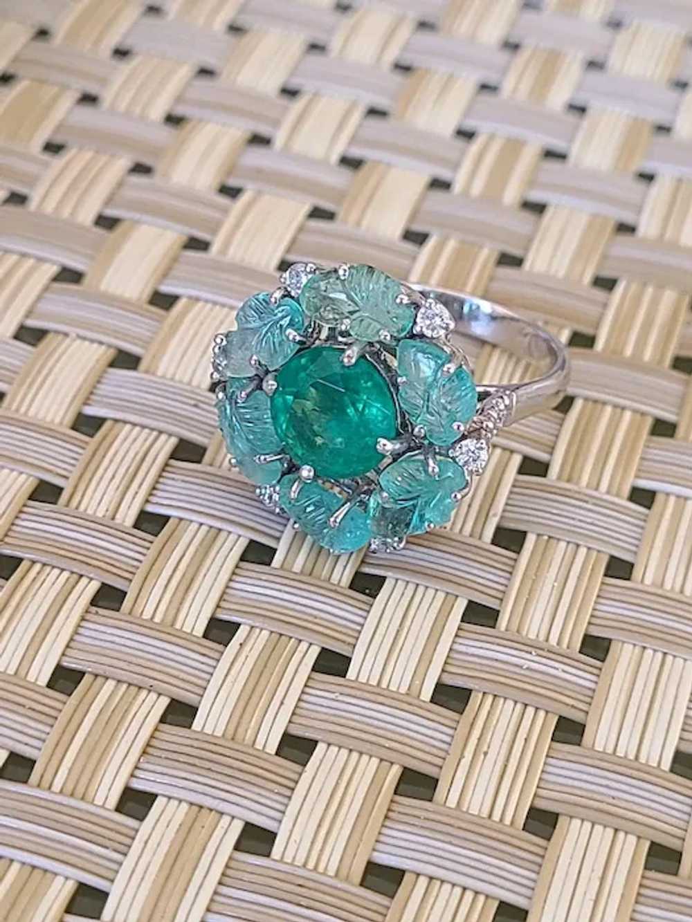 Natural Emerald Ring Set in 18 Karat Gold with Di… - image 5