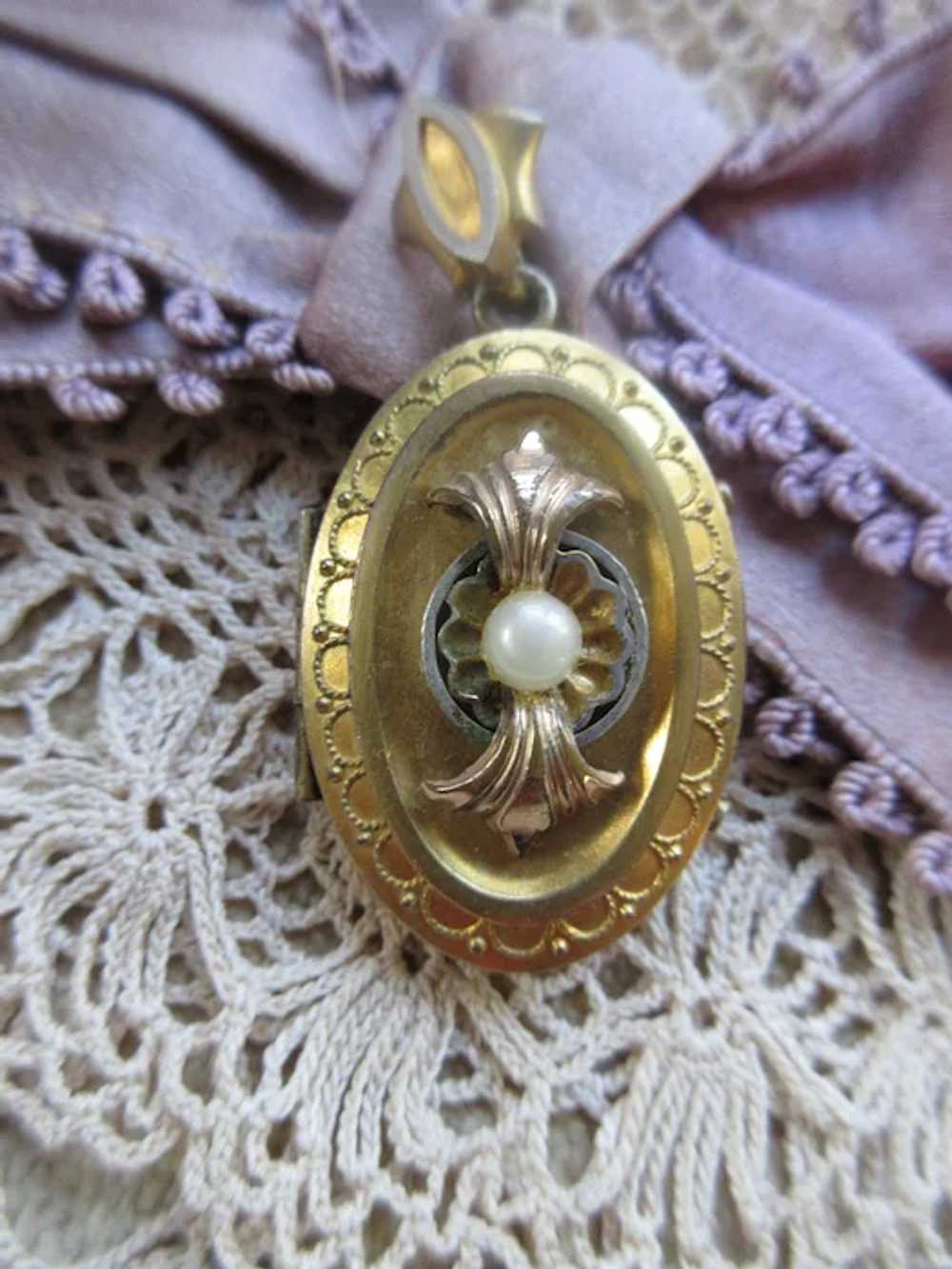 Antique Victorian Etruscan Revival Picture Locket… - image 2