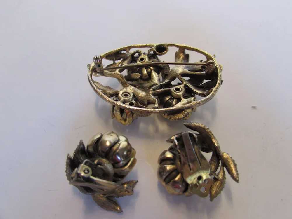 Vintage Pin and Earring Set in Goldtone and Faux … - image 6