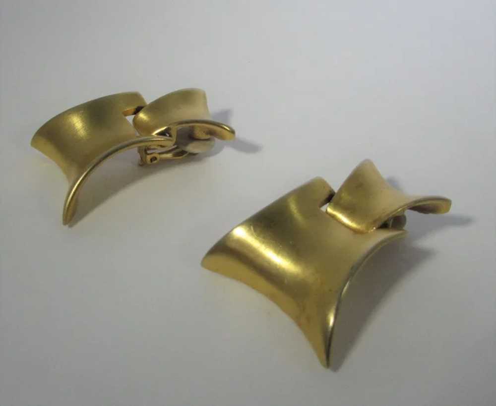 Vintage Anne Klein Brushed Goldtone Clip On Earri… - image 5