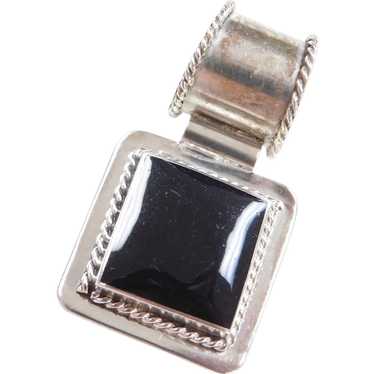 Attractive Sterling Silver Onyx Pendant