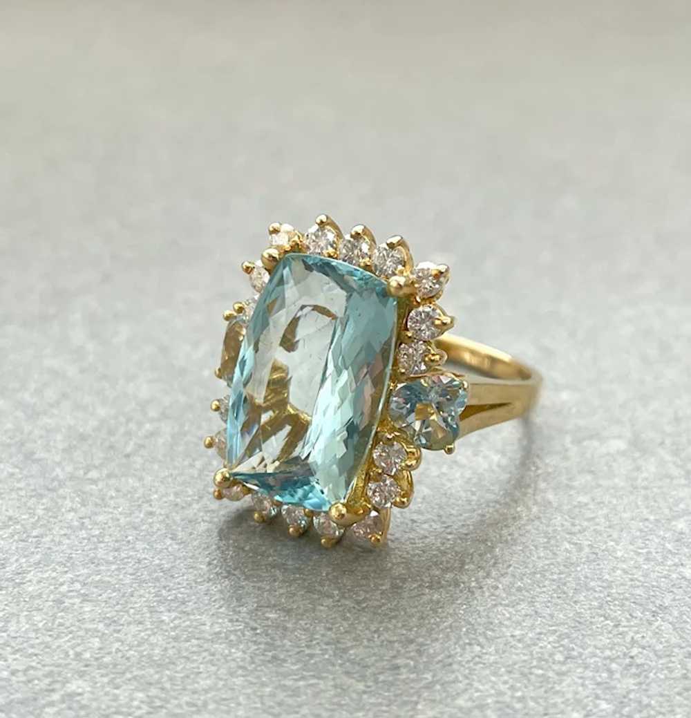 Dazzling Sky- Blue Aquamarine and Diamond Ring in… - image 3